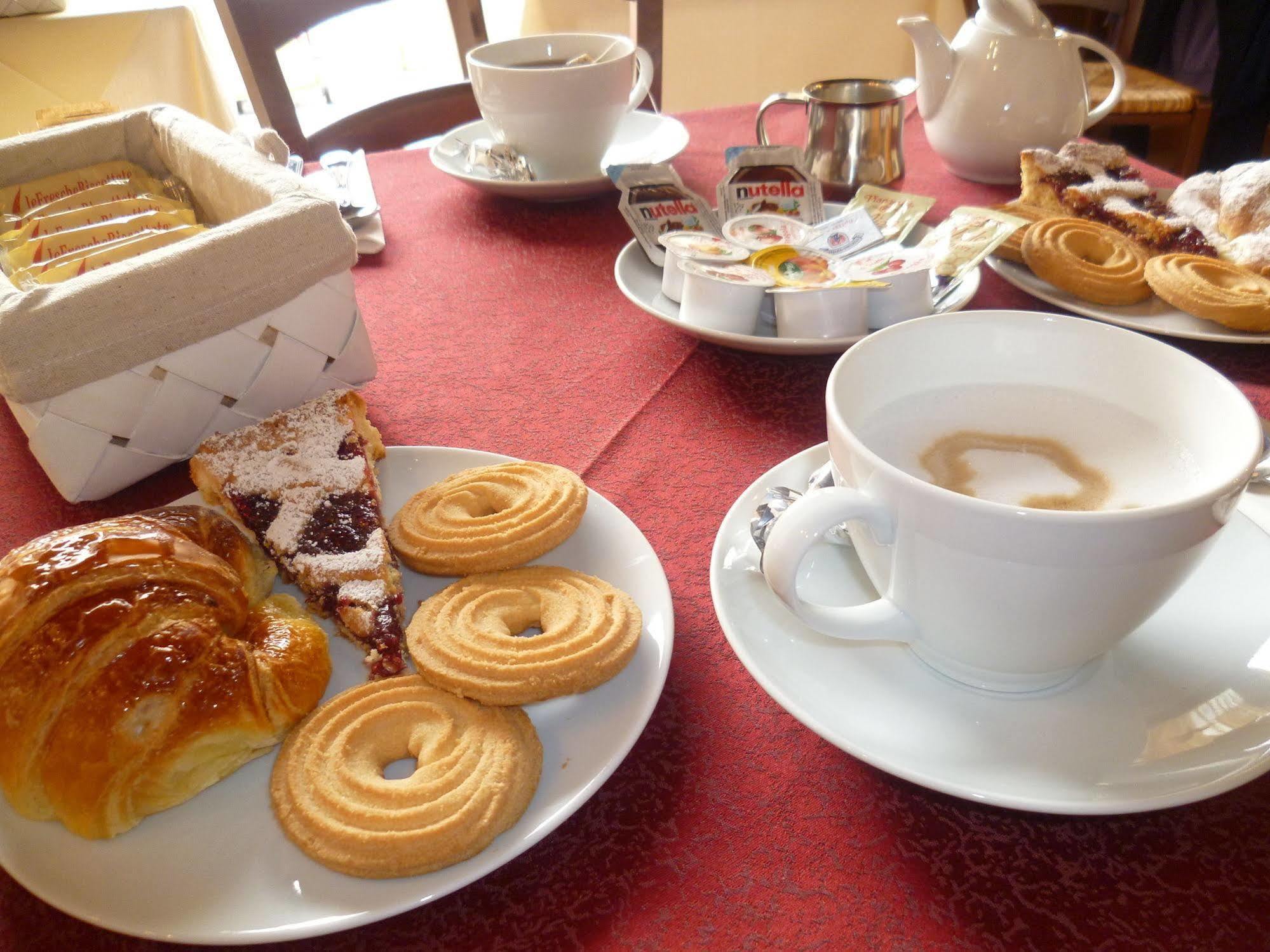 Borghetto Airport/Hospital Bed and Breakfast Bergamo Buitenkant foto