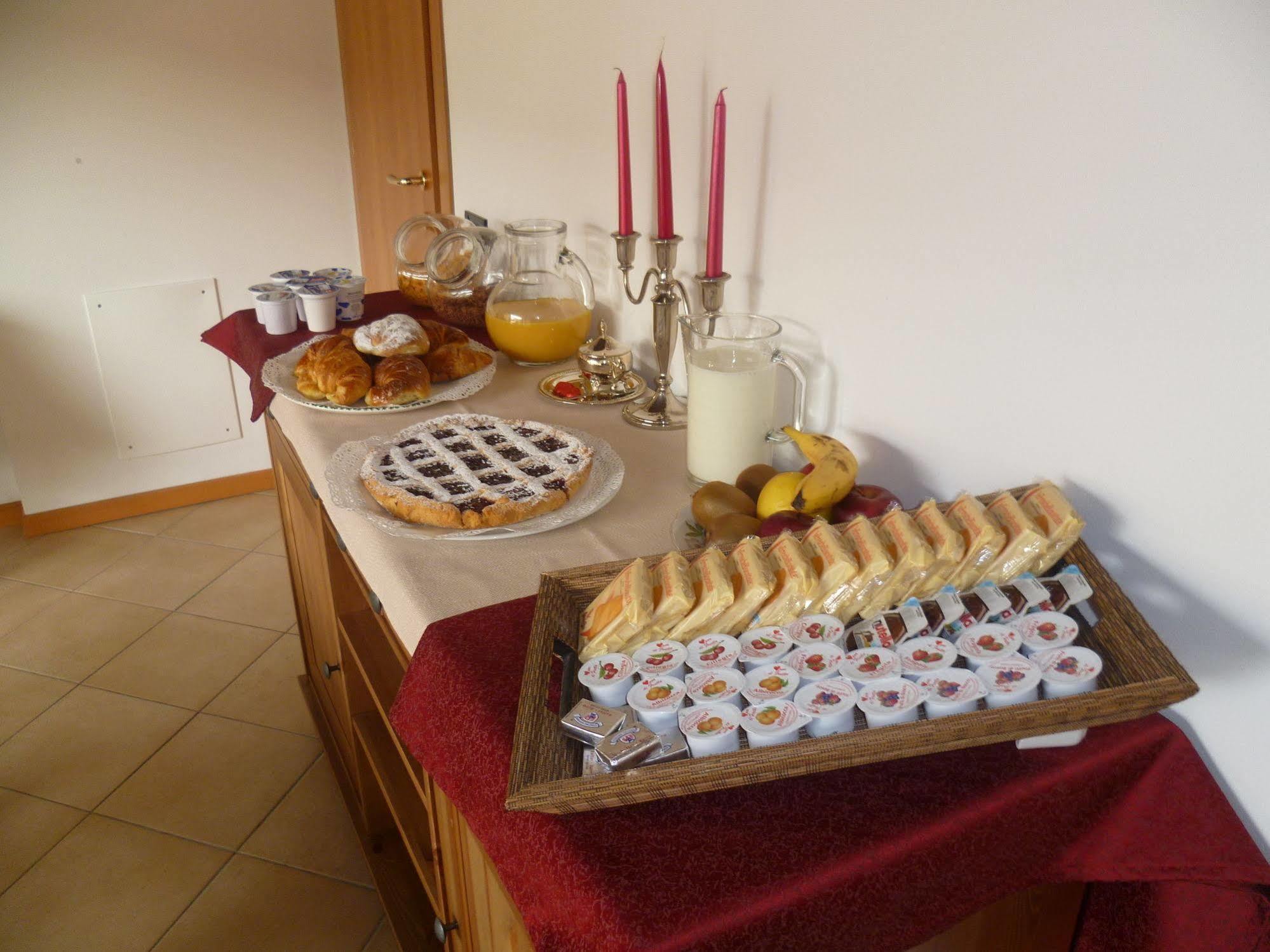 Borghetto Airport/Hospital Bed and Breakfast Bergamo Buitenkant foto